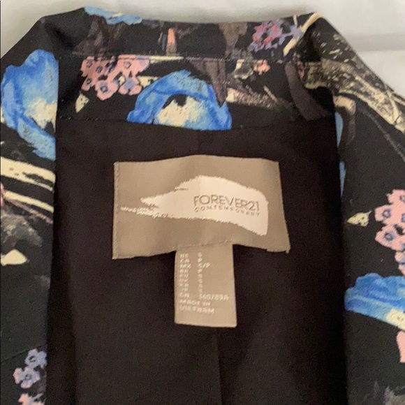Blazer. Floral by Forever21 - Picture 4 of 6
